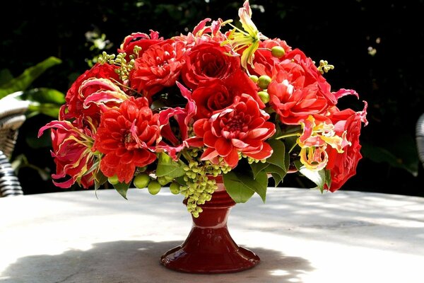 Bouquet of lush red flowers in a vase