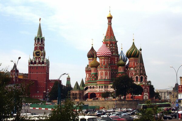 Vista de la catedral y el Kremlin en Moscú