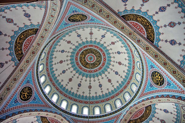 The pattern on the dome in the Turkish mosque