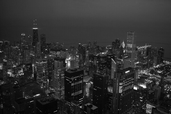 Black and white photo of Chicago evening