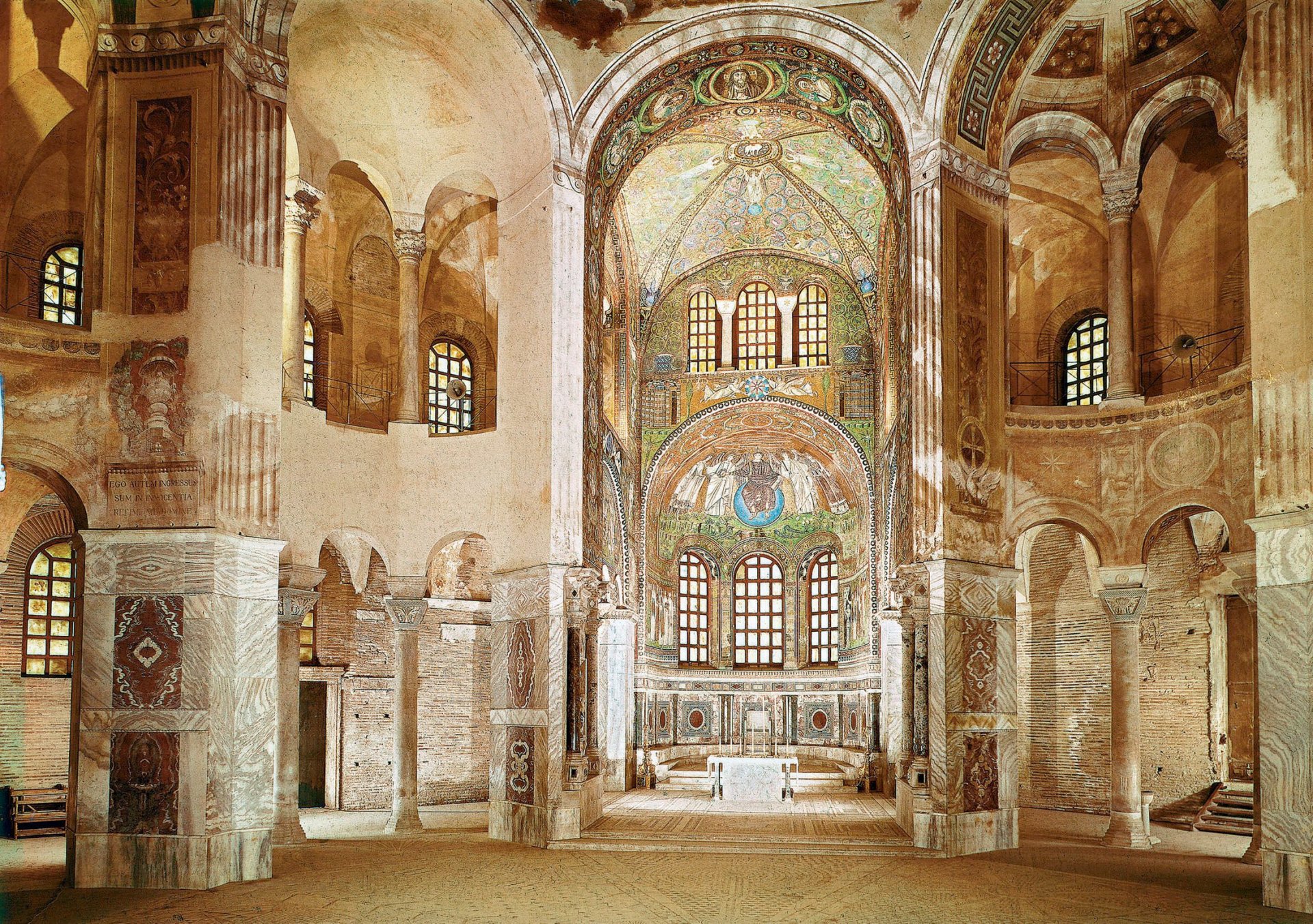 intérieur style conception temple cathédrale église catedral san vitale ravenne