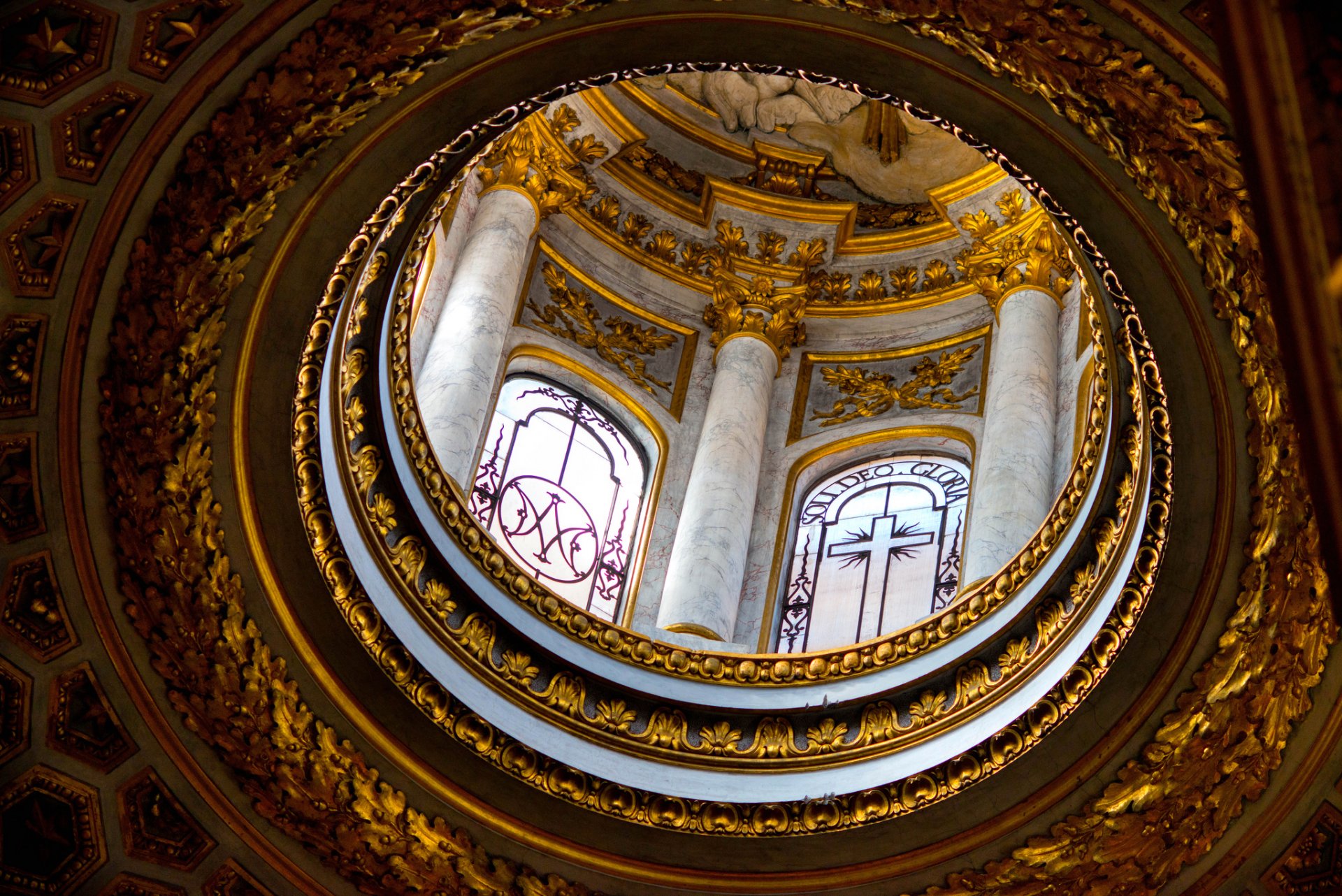 rom italien basilika san luigi dei françesi säulen fenster kuppel religion