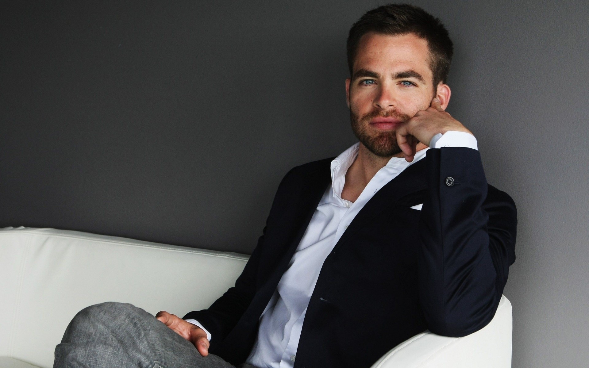 chris pine romance hombre actor celebridad famoso