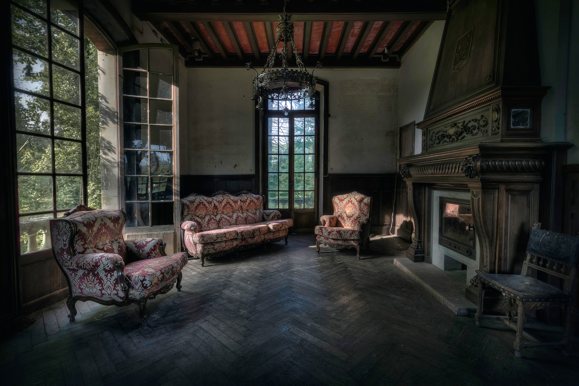 canapé fauteuils parquet cheminée hall