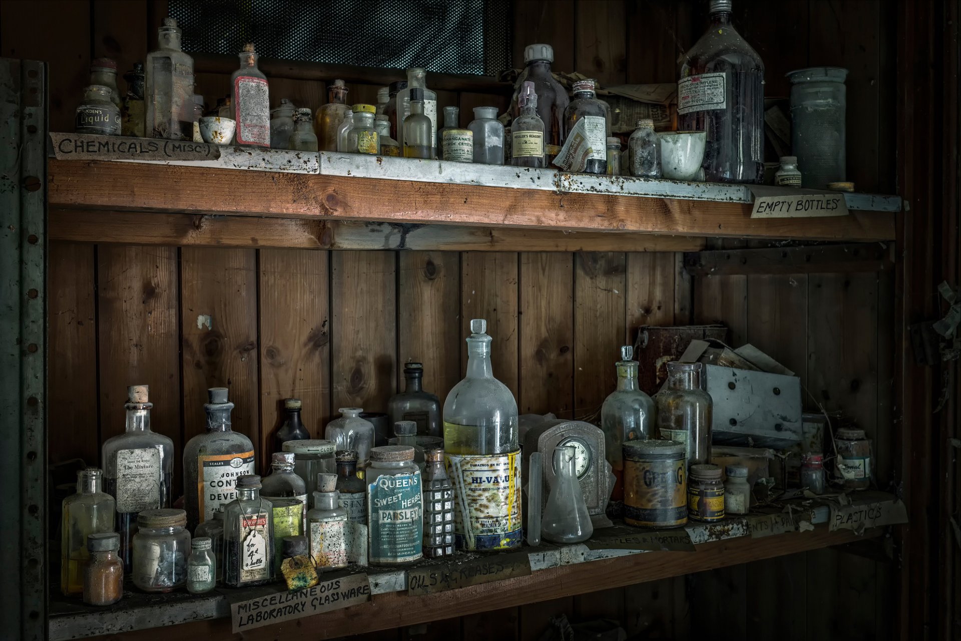 laboratoires bouteilles étagères bouteilles flacons