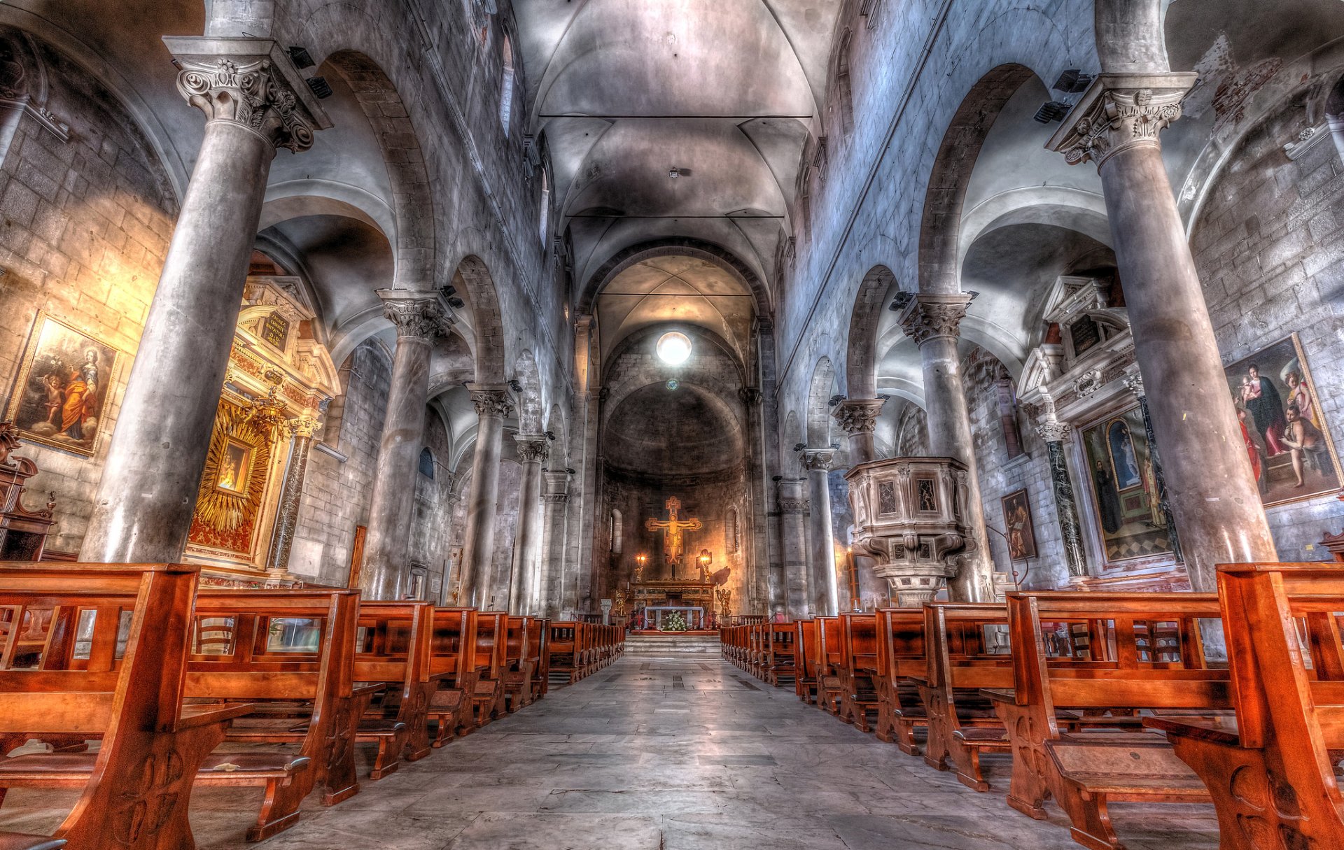 hdr religion colonnes architecture nef église san michele in foro lucques toscane italie