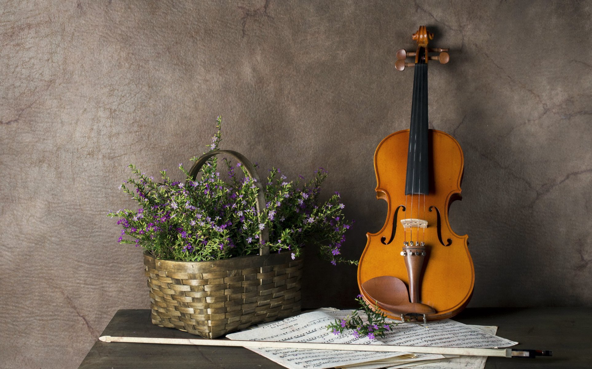 violín partituras flores