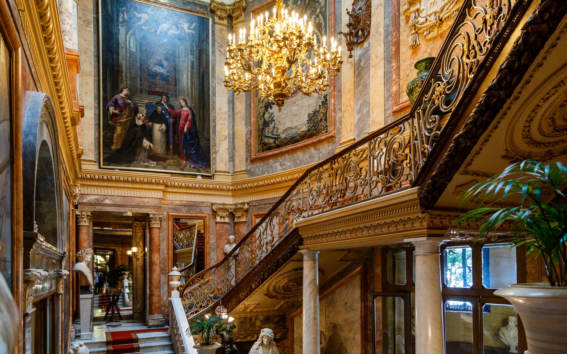 museo serralbo madrid spagna scala pittura colonna lampadario