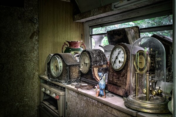 Reloj Vintage en una casa abandonada