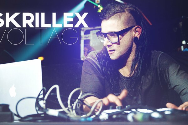 Sonny Moore – Dubstep. skrillex