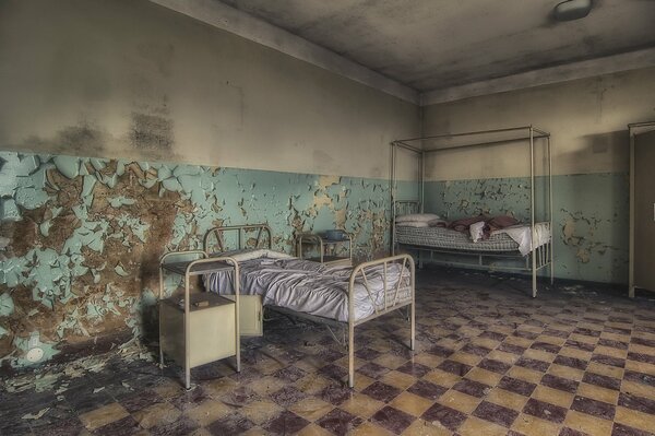 Drawing of an abandoned ward with beds in a hospital