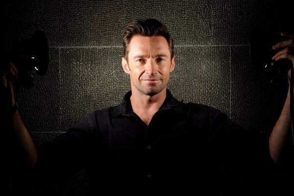 Znany aktor Hugh Jackman na czarnym tle