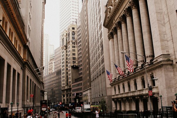 Vieux gratte-ciel gris de New York