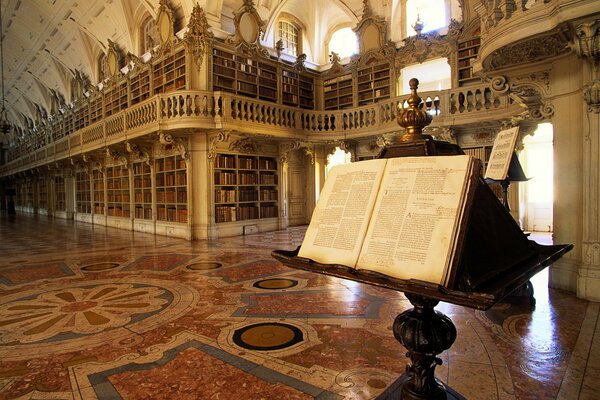 Biblioteca de lujo con libros abiertos