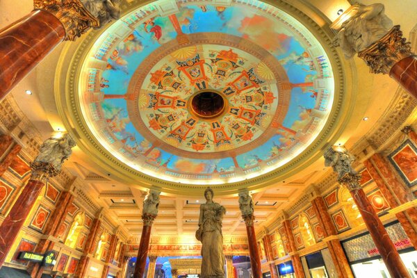 Columns with statues in Las Vegas casino