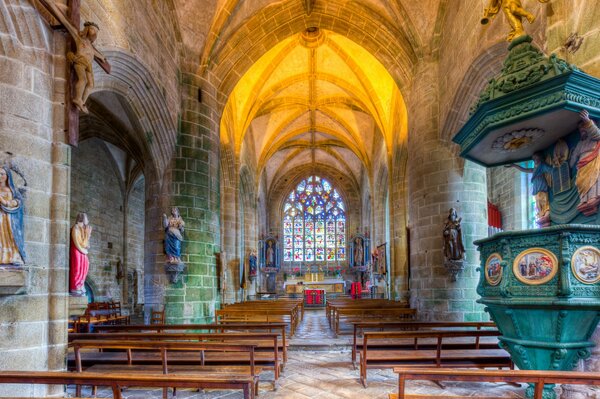 Intérieur d un temple chrétien en France