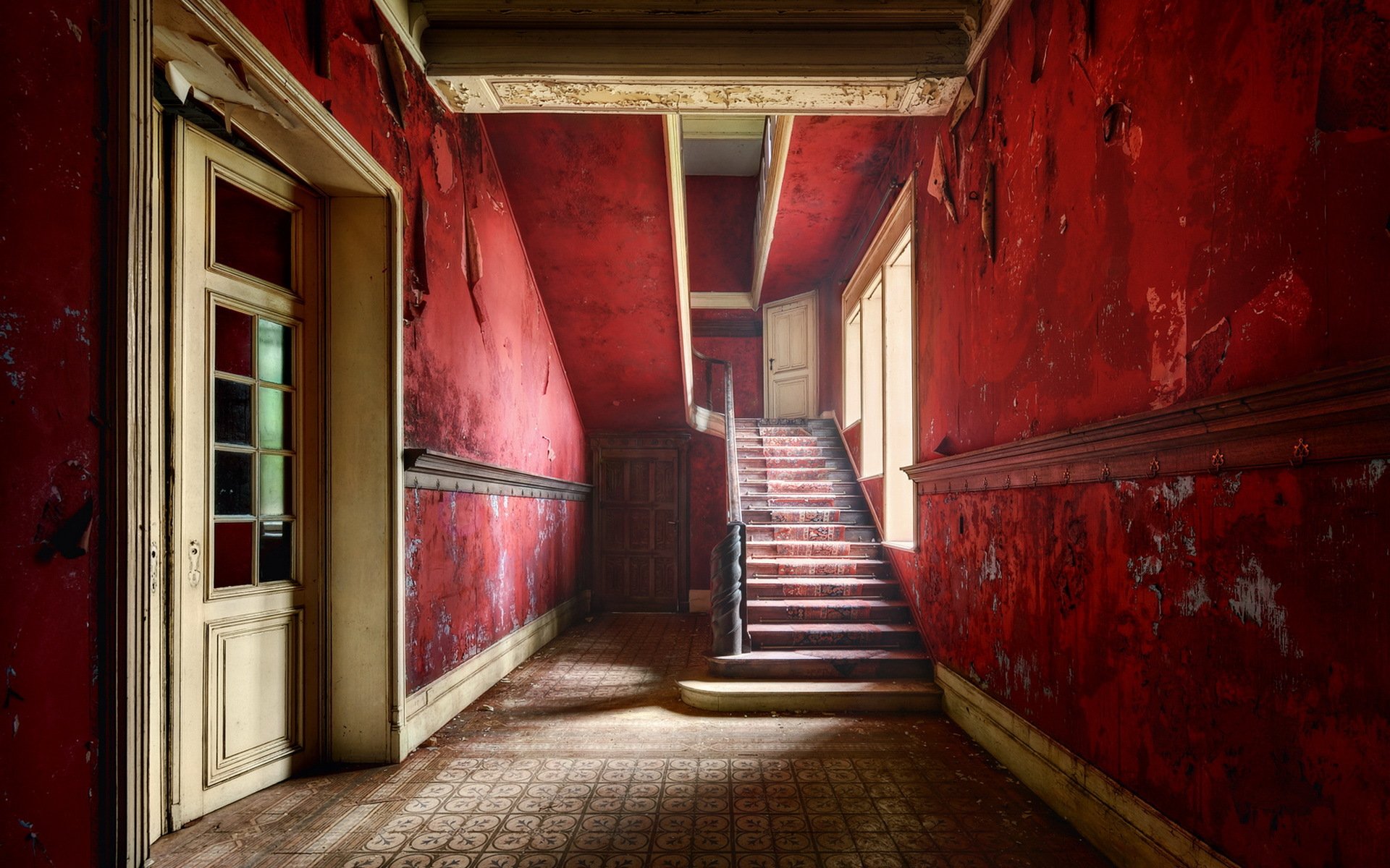 escalera puerta interior