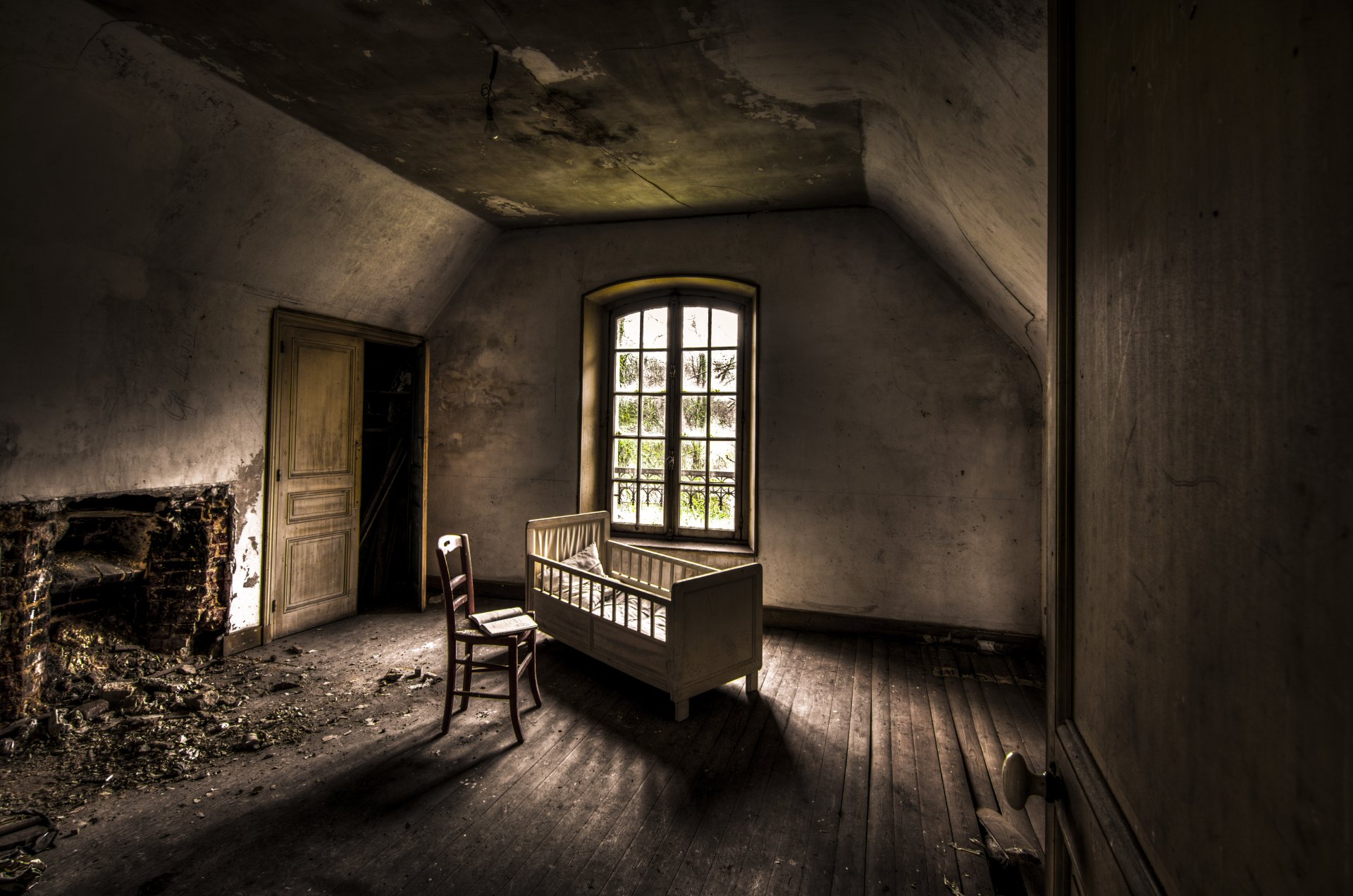 chambre fenêtre lit chaise foyer