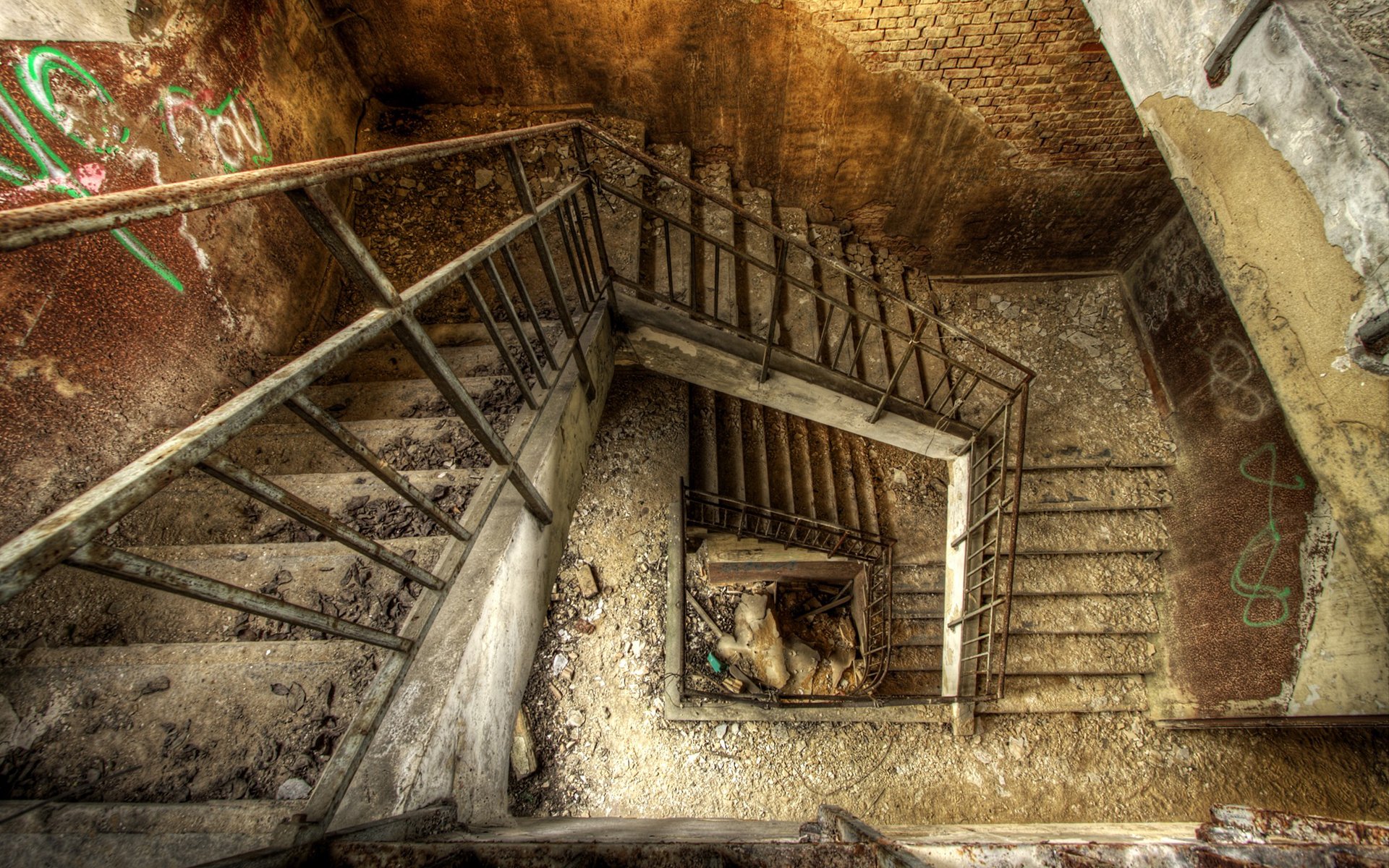 escalera ruinas barro paredes pintadas ladrillo escombros