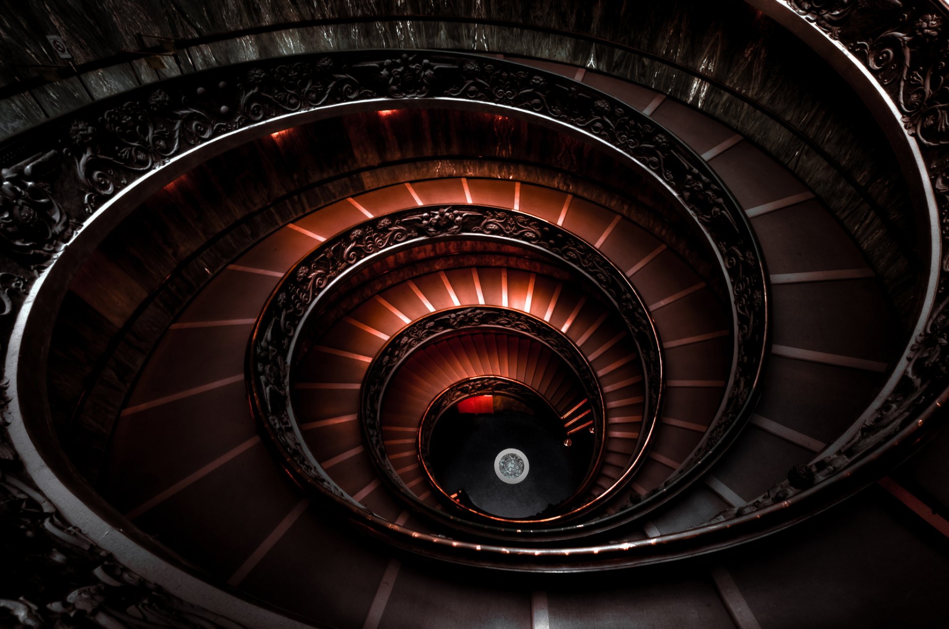 italien vatikanmuseum treppe spirale