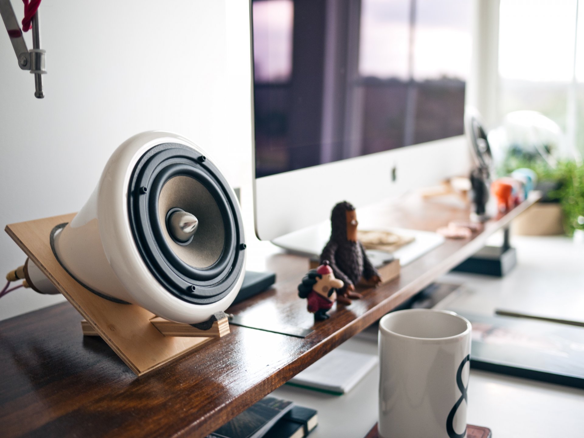 table furnishings monitor apple speaker column mug toys style