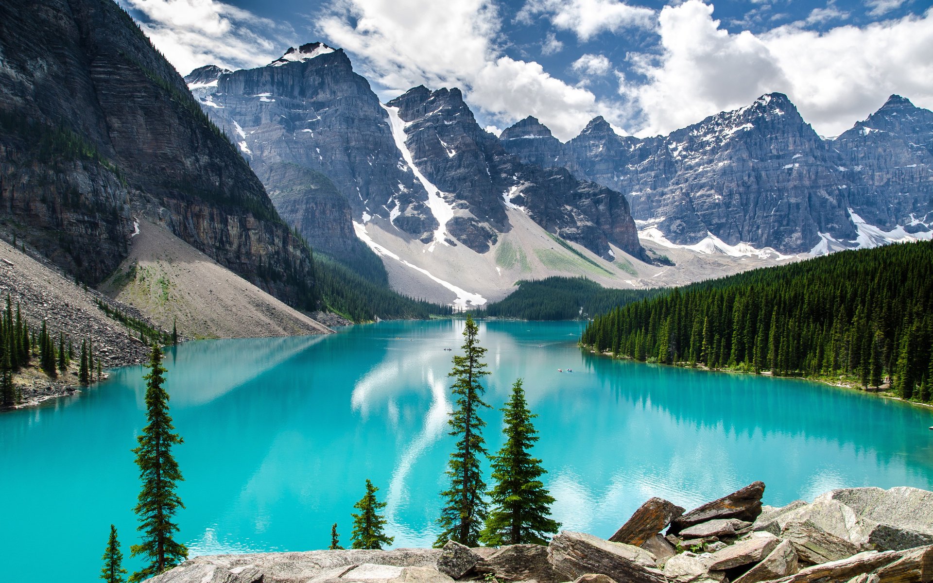 moraine lake montañas árboles lago parque nacional banff