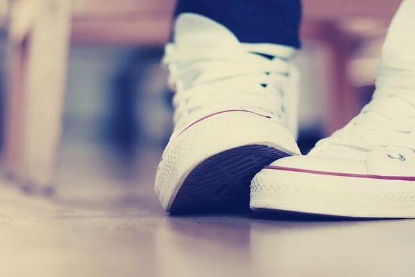 White converse with a red stripe