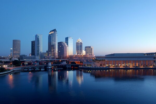 Schöner Sonnenuntergang in Tampa, Florida