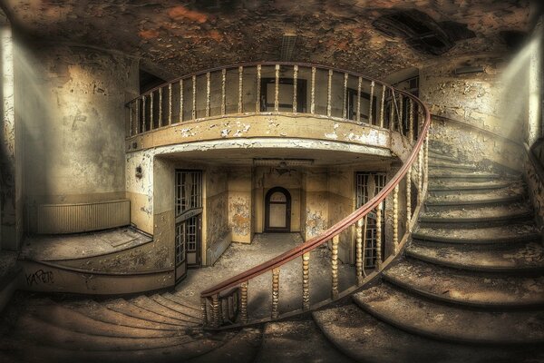 Abandoned front door. A crumbling building