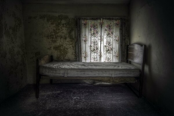 An old abandoned room with an old bed