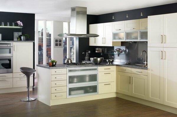 Kitchen in white and yellow tones