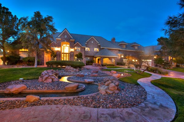 Exquisite villa with walkway