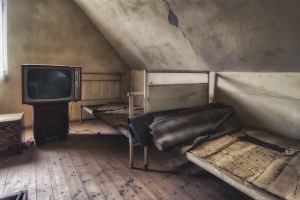 Dorm room, with two beds and one TV