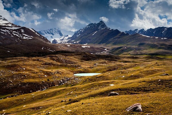 Schöne Berge in Kirgisistan , Wolken