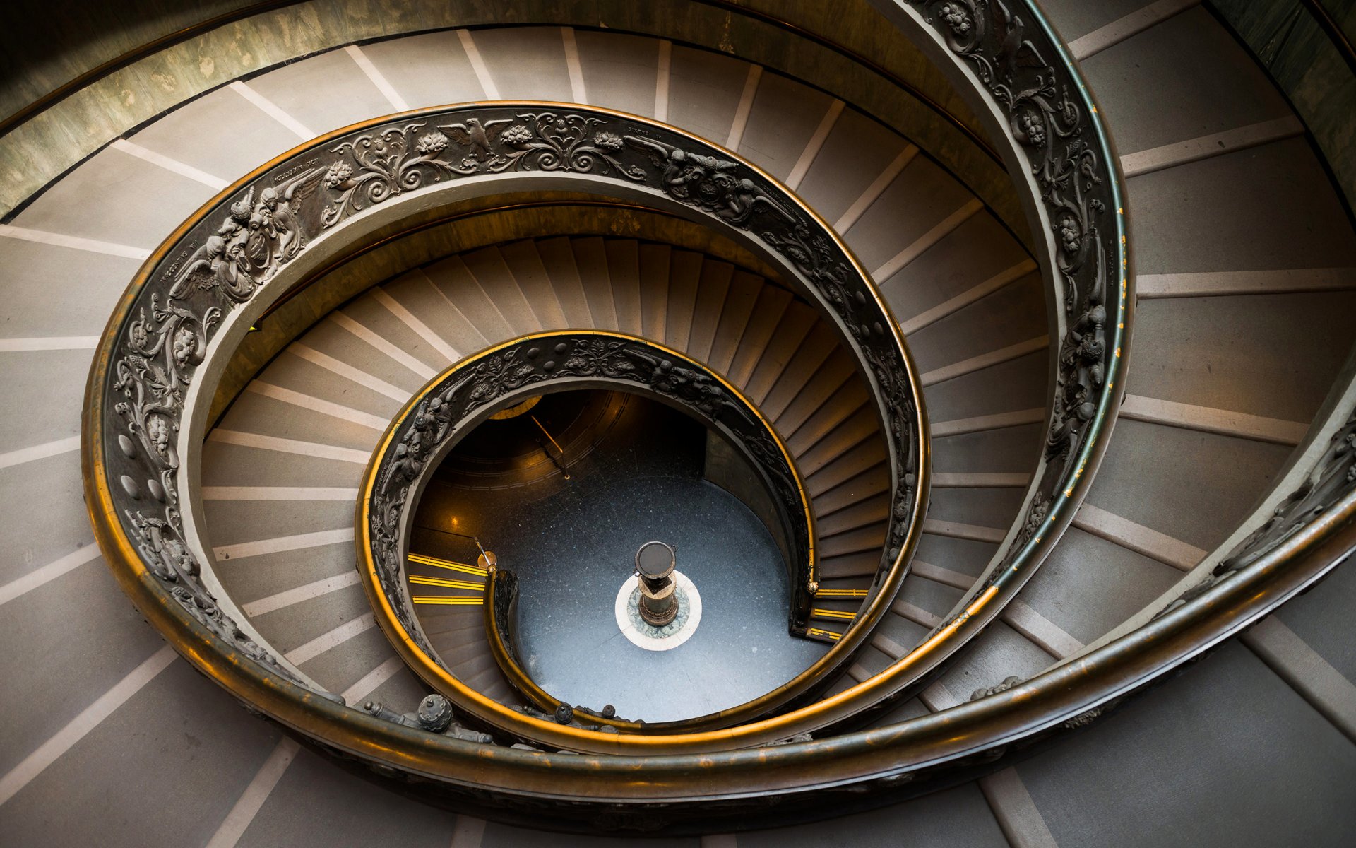 escalier marches maison spirale