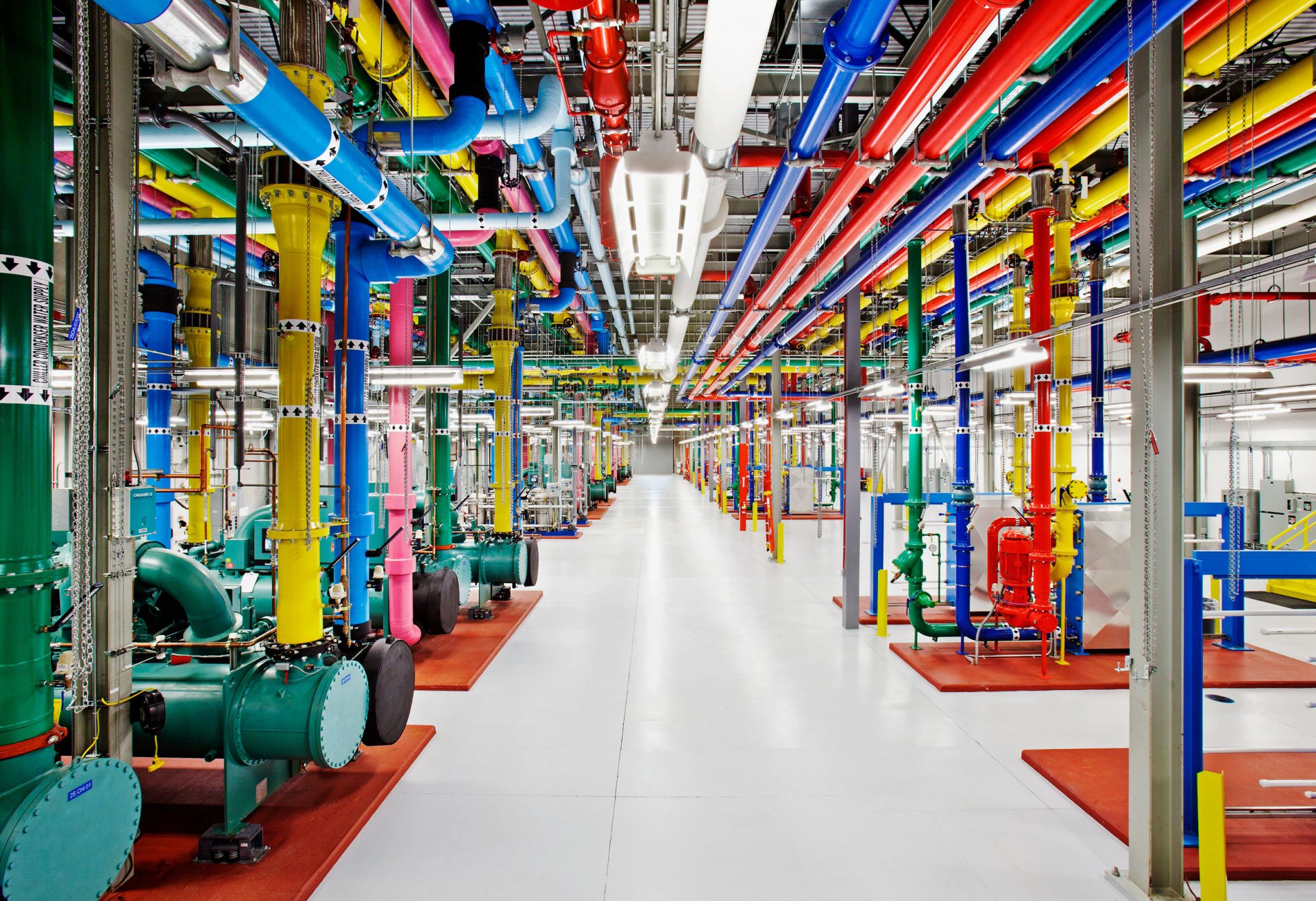 google data center pavimento tubi camera