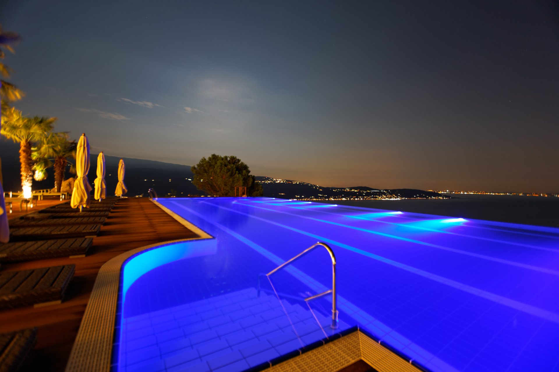 piscina notte paesaggio