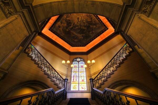 Escalier du palais menant au musée