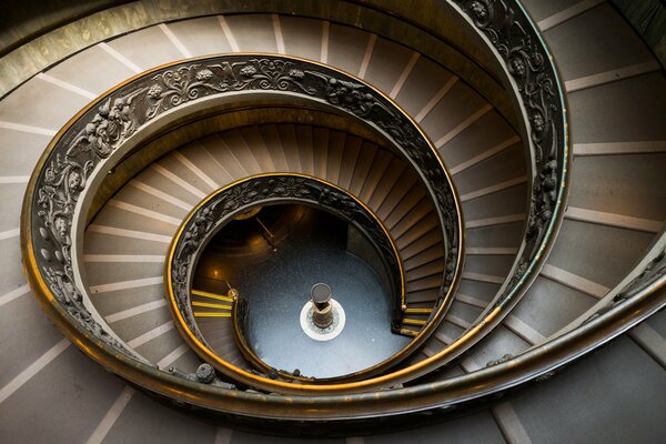 Hermosa escalera de Caracol en la casa