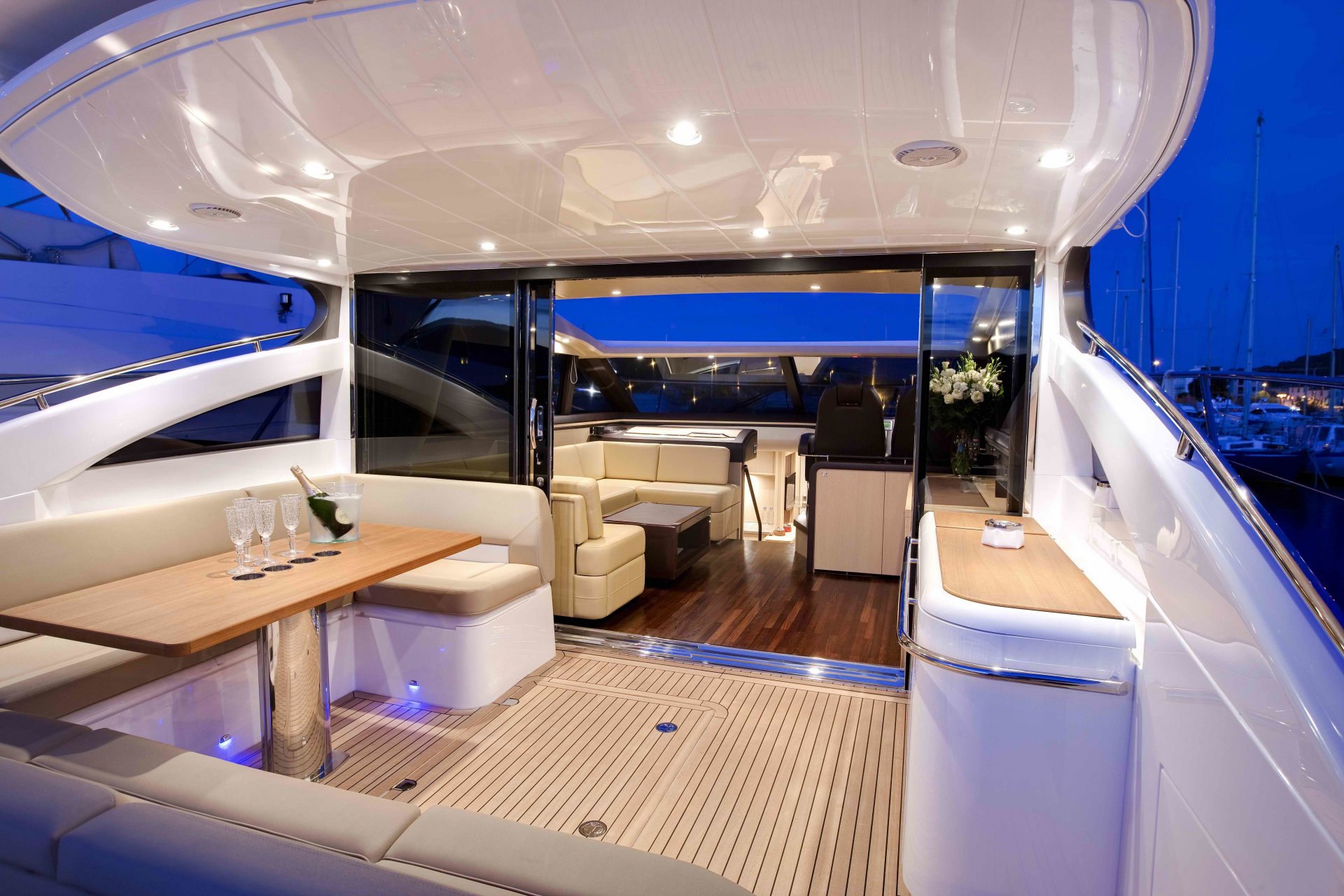 intérieur style design yacht suite