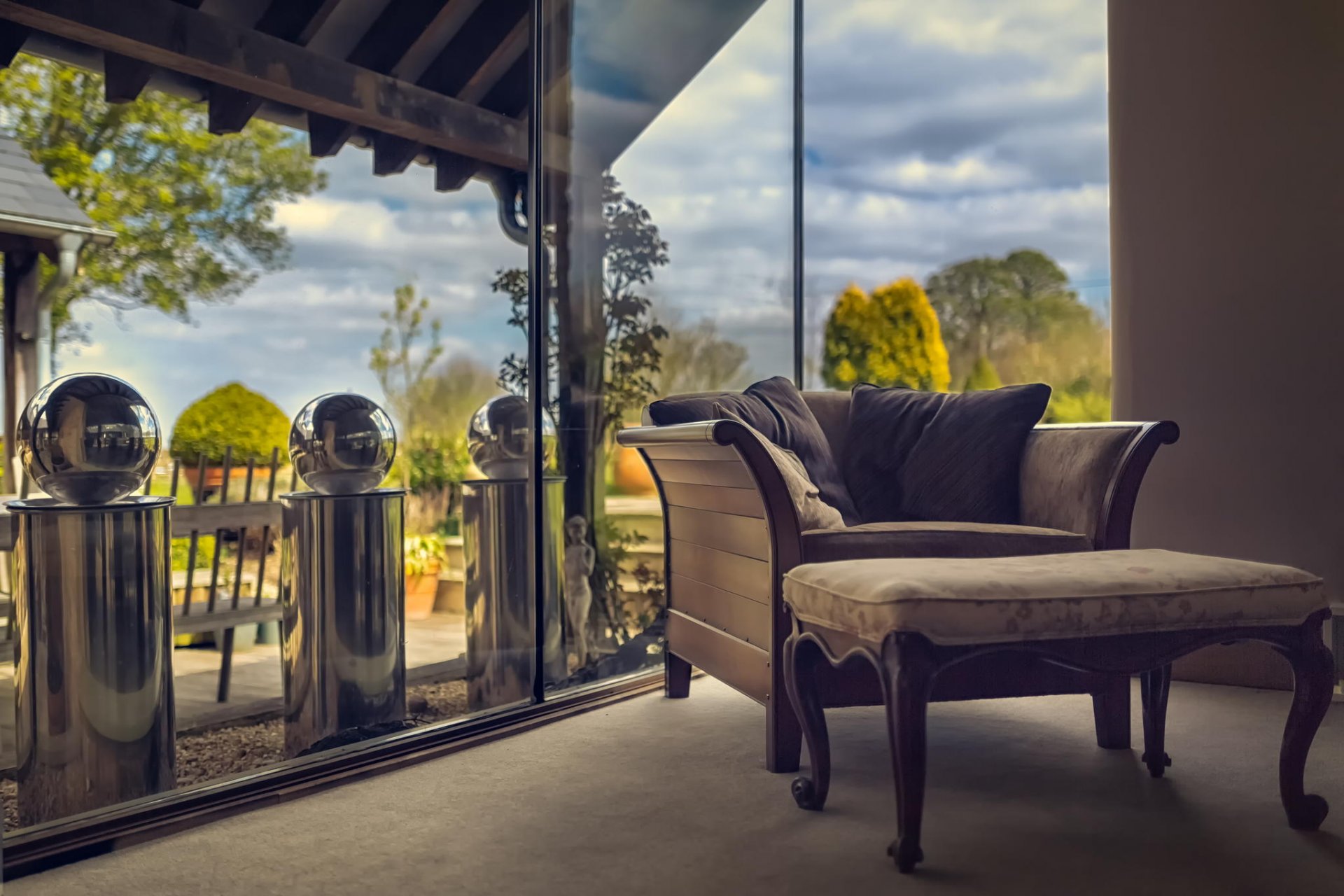 chambre fauteuil fenêtre balcon terrasse meubles intérieur