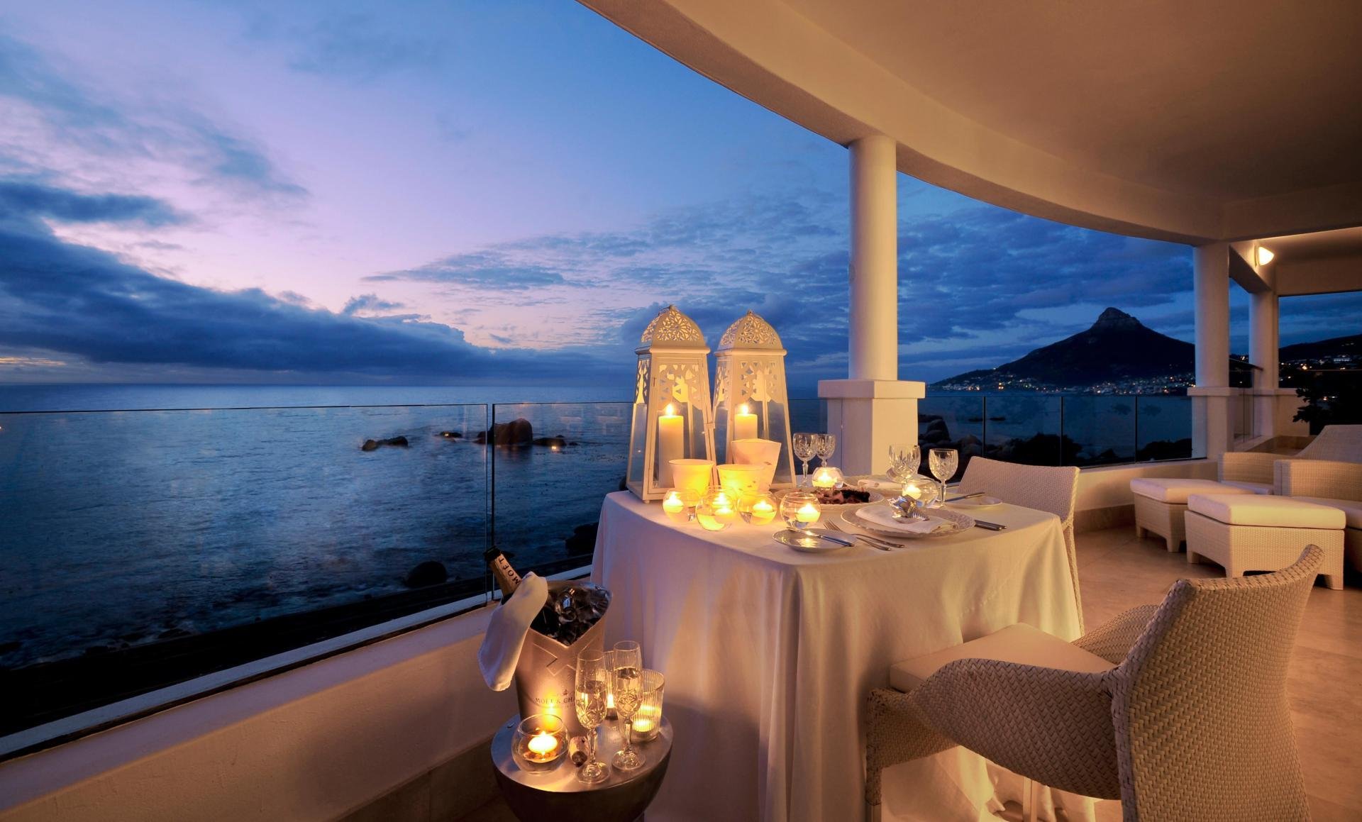 night dinner candles wine ocean mood