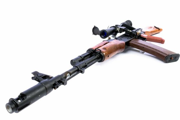 Fusil de sniper avec silencieux sur la bouche