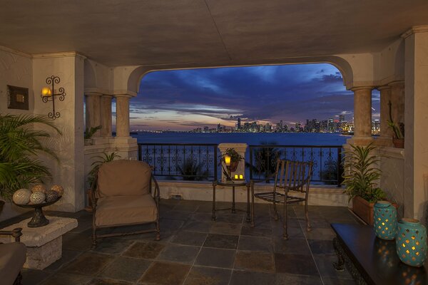 Intérieur d une grande terrasse à Miami