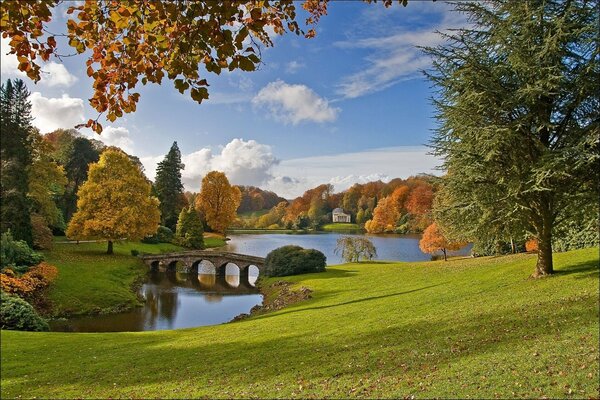 Autumn England. Bridge. Lake