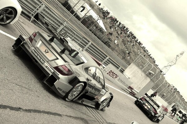 Carreras de coches frescos. Fotografía en blanco y negro