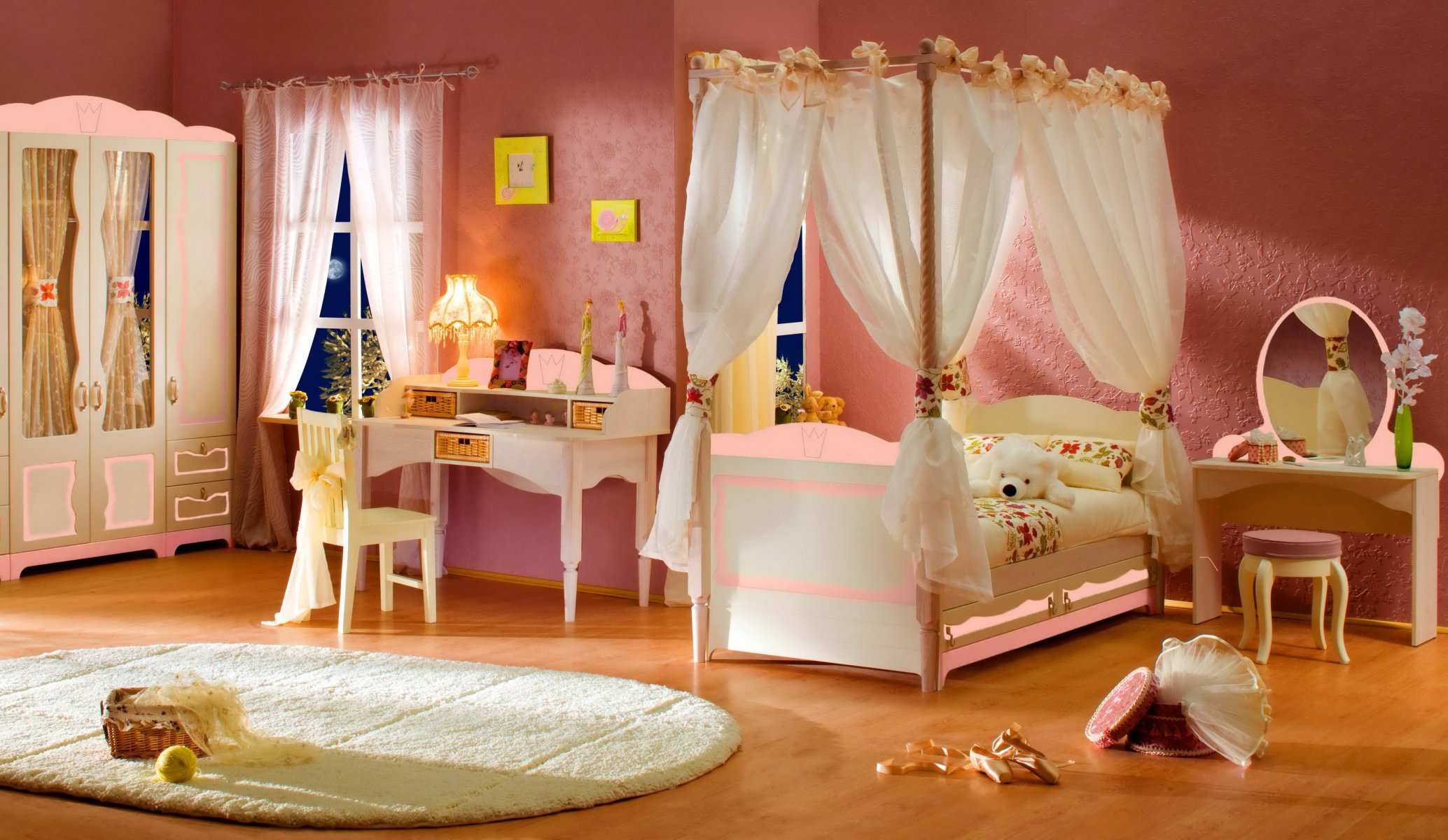 kinderzimmer schlafzimmer interieur design stil zimmer bett krippe himmelbett stuhl tisch spiegel teddybär bär bär spielzeug lampe