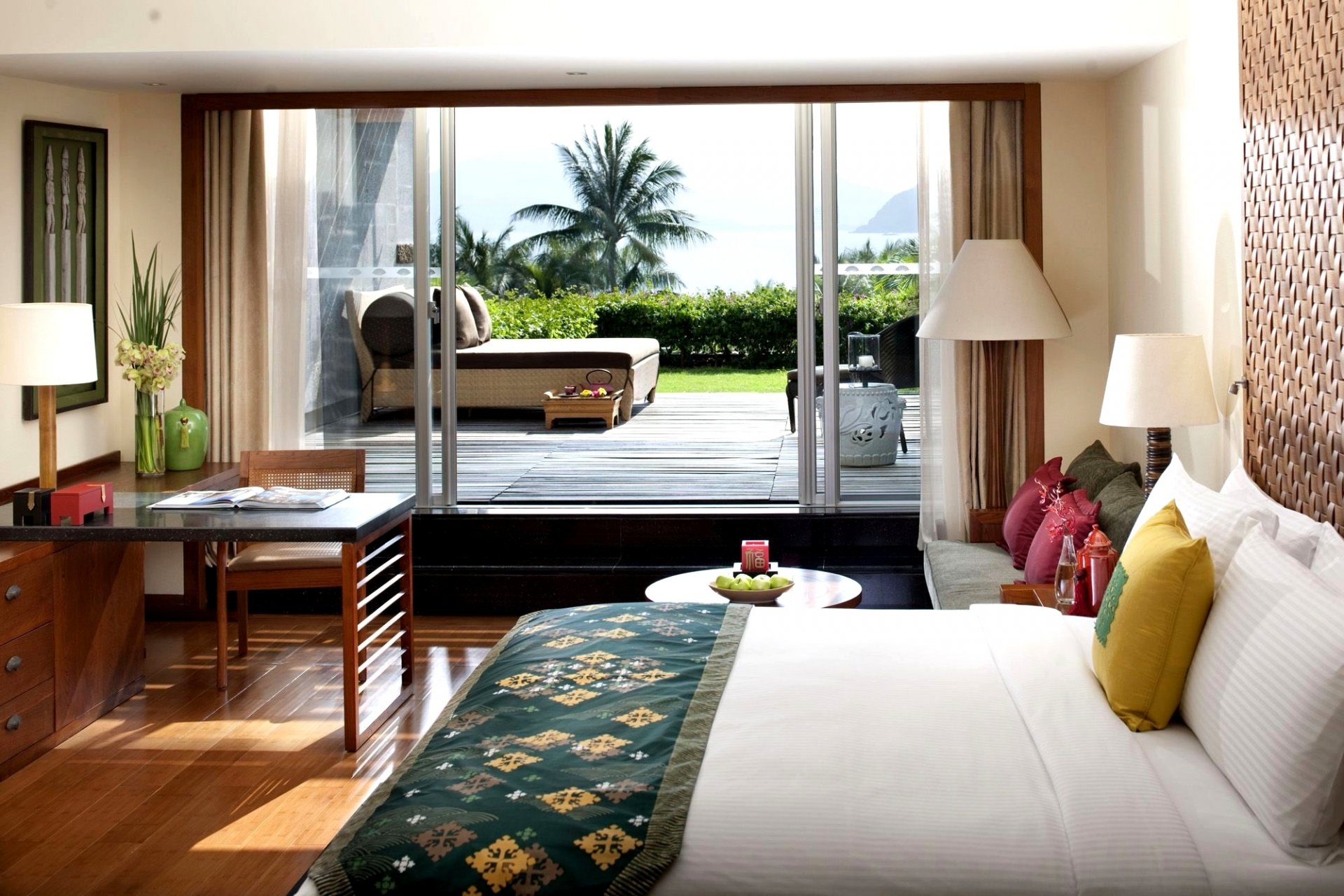 interior style design light room bedroom bed pillows table table chair vases terrace palm trees trees city sanya