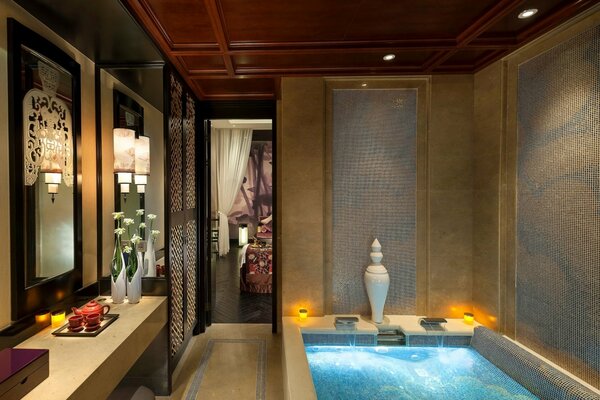 Interior bathroom with Jacuzzi and mirrors