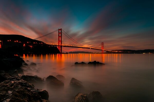 Golden Gate Bridge San Francisco pont coucher de soleil dans le brouillard